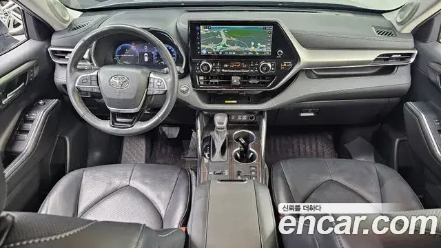 Toyota Highlander 2023 — Photo 7/20
