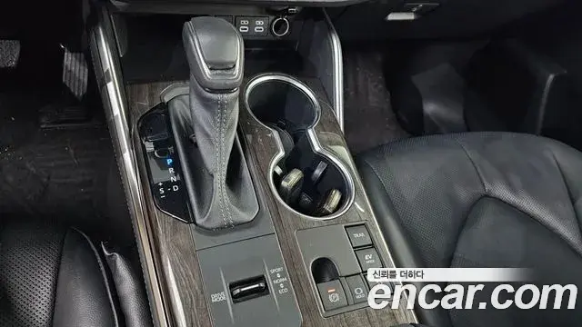 Toyota Highlander 2023 — Photo 9/20