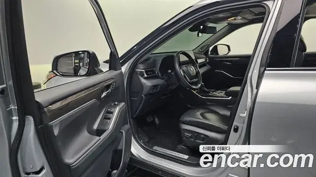 Toyota Highlander 2023 — Photo 10/20
