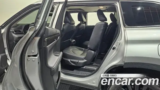 Toyota Highlander 2023 — Photo 11/20