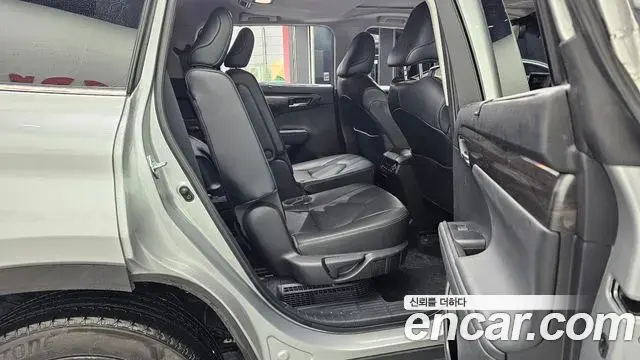 Toyota Highlander 2023 — Photo 12/20