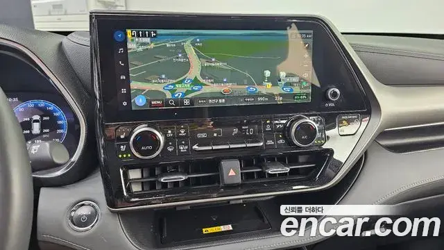 Toyota Highlander 2023 — Photo 14/20