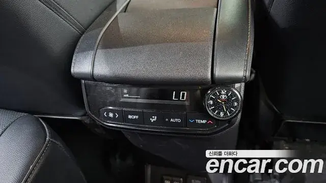 Toyota Highlander 2023 — Photo 18/20