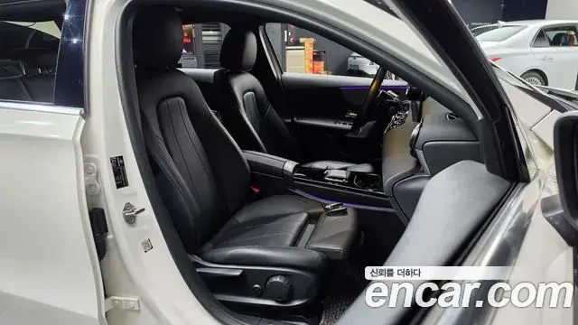 Mercedes-Benz A-Class 2021 — Şəkil 27/30