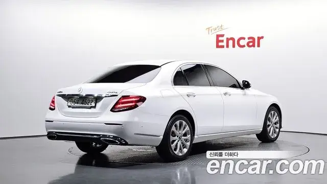 Mercedes-Benz E-Class 2019 — Фото 2/20