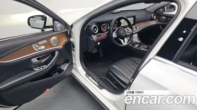Mercedes-Benz E-Class 2019 — Фото 10/20