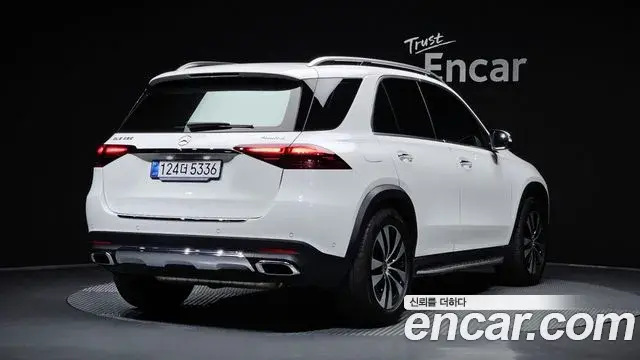 Mercedes-Benz GLE-Class 2025 — Photo 21/37