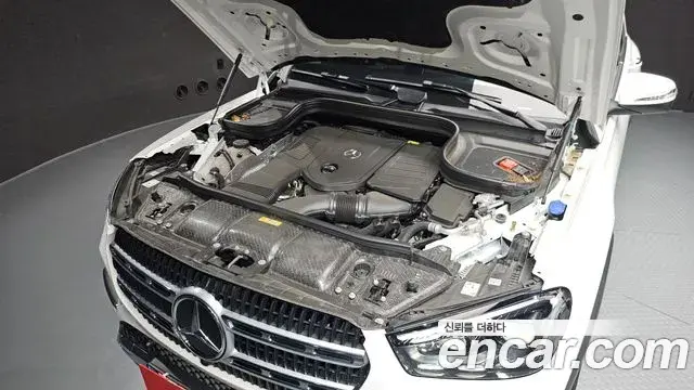 Mercedes-Benz GLE-Class 2025 — Photo 23/37
