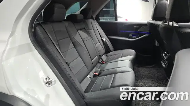Mercedes-Benz GLE-Class 2025 — Photo 19/37