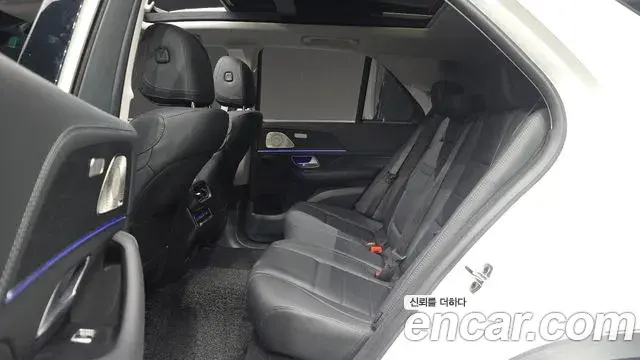 Mercedes-Benz GLE-Class 2025 — Photo 26/37