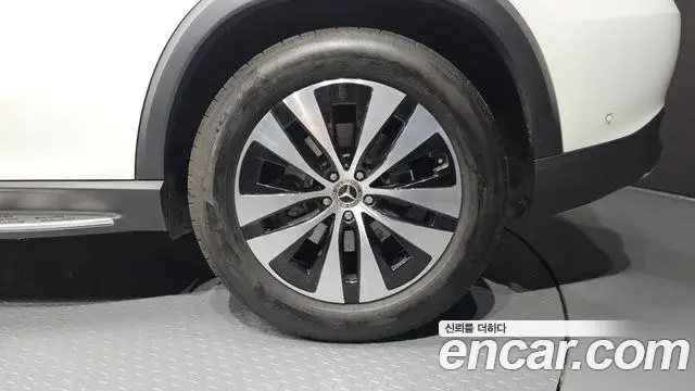 Mercedes-Benz GLE-Class 2025 — Photo 9/37