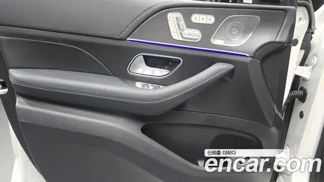 Mercedes-Benz GLE-Class 2025 — Photo 30/37