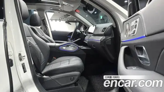 Mercedes-Benz GLE-Class 2025 — Photo 16/37
