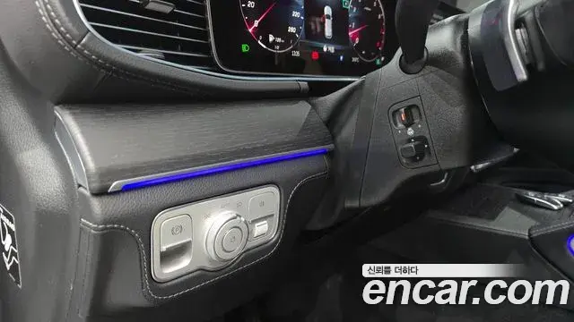Mercedes-Benz GLE-Class 2025 — Photo 13/37