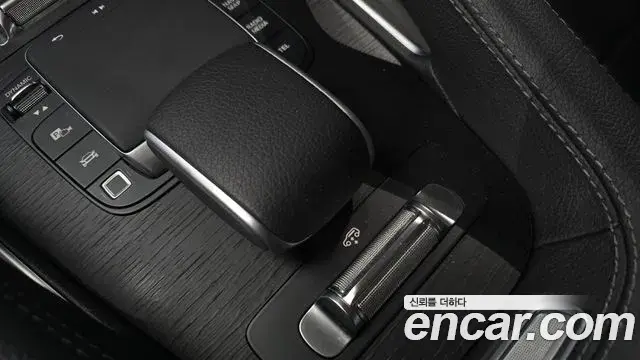 Mercedes-Benz GLE-Class 2025 — Photo 27/37