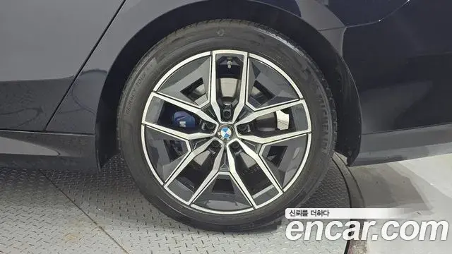 BMW 5 Series 2023 — Photo 9/30
