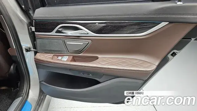 BMW 7 Series 2020 — Photo 11/31