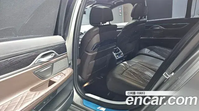 BMW 7 Series 2020 — Photo 13/31