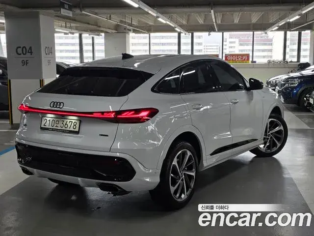 Audi Q5 2025 — Фото 1/17