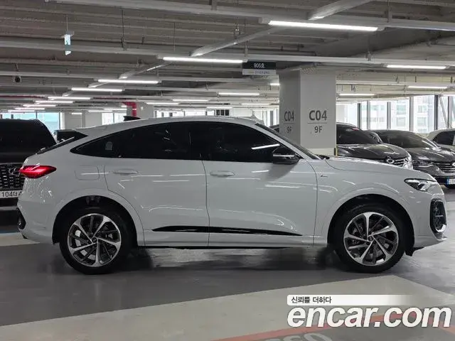 Audi Q5 2025 — Фото 3/17