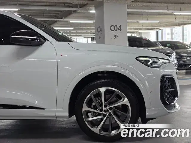 Audi Q5 2025 — Фото 4/17