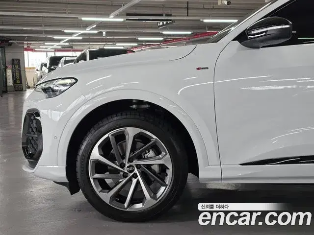 Audi Q5 2025 — Фото 10/17