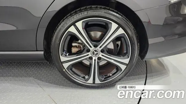 Mercedes-Benz C-Class 2023 — Photo 2/30