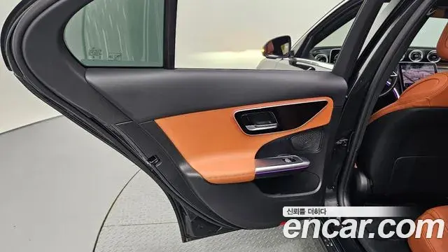 Mercedes-Benz C-Class 2023 — Photo 1/30