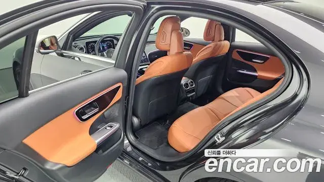 Mercedes-Benz C-Class 2023 — Photo 25/30