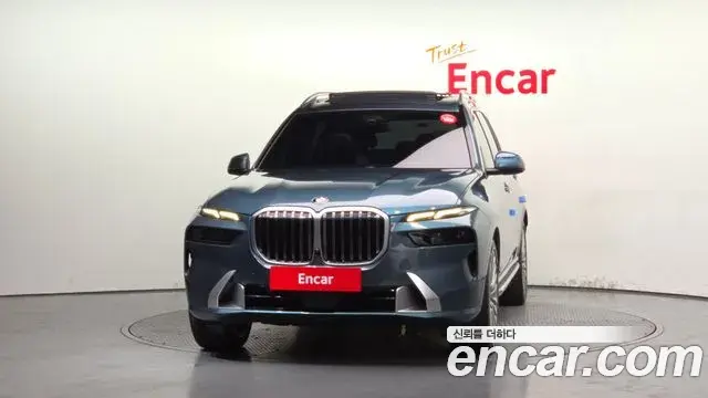 BMW X7 2023 — Photo 9/33
