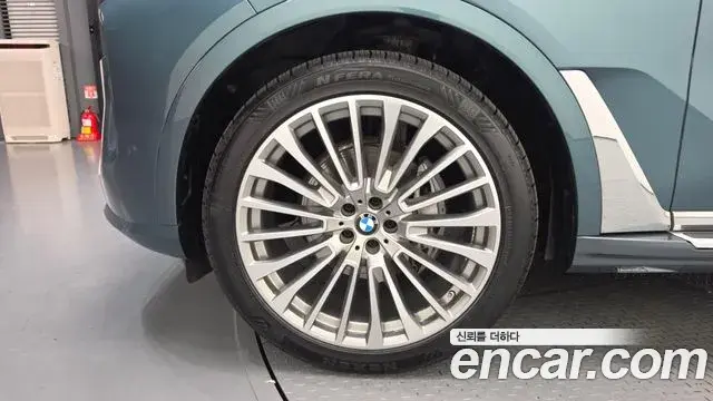 BMW X7 2023 — Photo 15/33