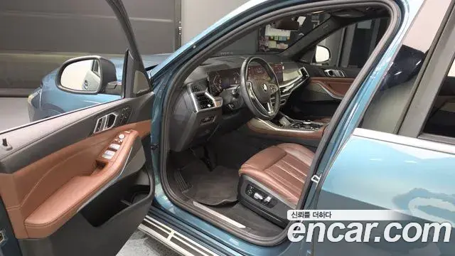 BMW X7 2023 — Photo 24/33