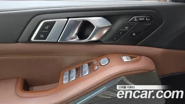 BMW X7 2023 — Photo 13/33