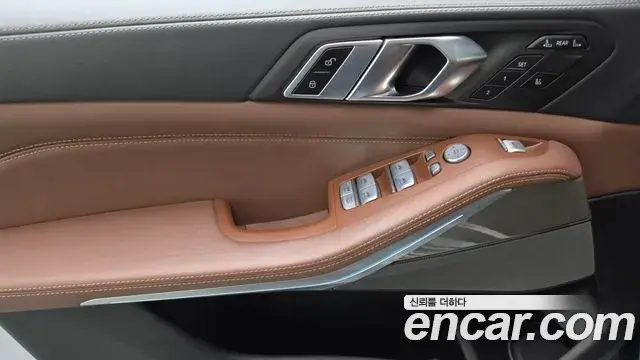 BMW X7 2023 — Photo 10/33