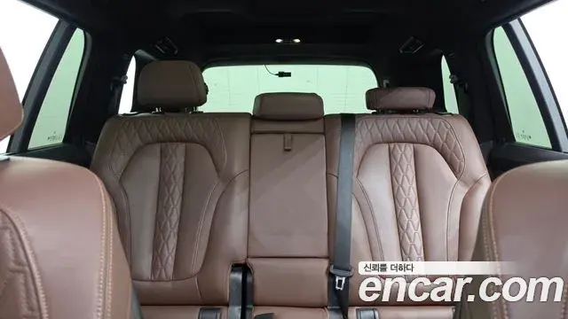BMW X7 2023 — Photo 28/33