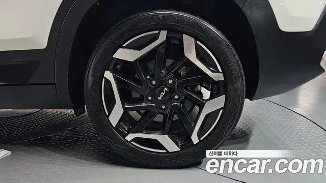 Kia Seltos 2022 — ფოტო 7/34