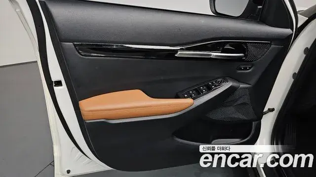 Kia Seltos 2022 — ფოტო 13/34