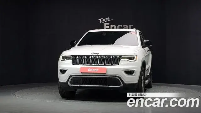 Jeep Grand Cherokee 2020 — ფოტო 13/30