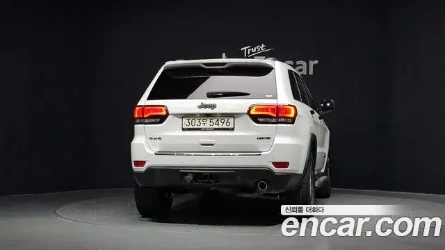 Jeep Grand Cherokee 2020 — ფოტო 18/30