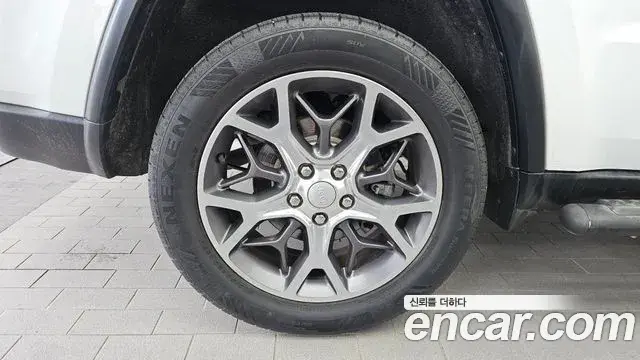 Jeep Grand Cherokee 2020 — ფოტო 14/30