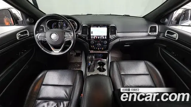 Jeep Grand Cherokee 2020 — ფოტო 7/30
