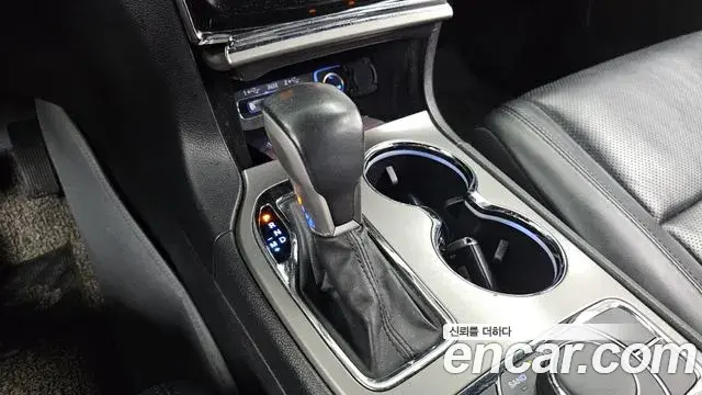 Jeep Grand Cherokee 2020 — ფოტო 28/30