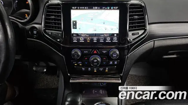 Jeep Grand Cherokee 2020 — ფოტო 4/30