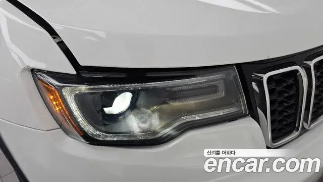 Jeep Grand Cherokee 2020 — ფოტო 12/30