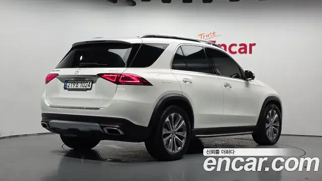 Mercedes-Benz GLE-Class 2023 — Photo 10/31
