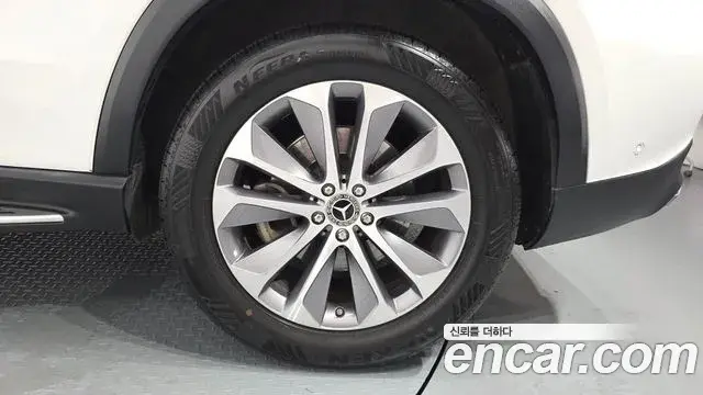 Mercedes-Benz GLE-Class 2023 — Photo 17/31