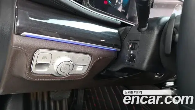 Mercedes-Benz GLE-Class 2023 — Photo 8/31