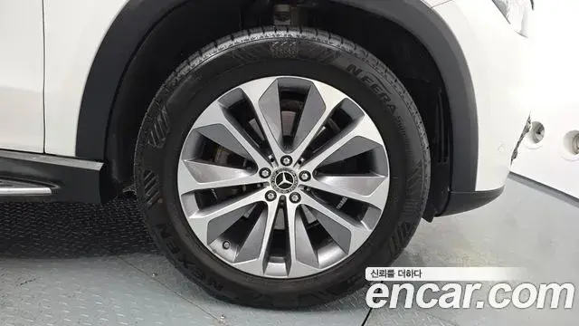 Mercedes-Benz GLE-Class 2023 — Photo 19/31