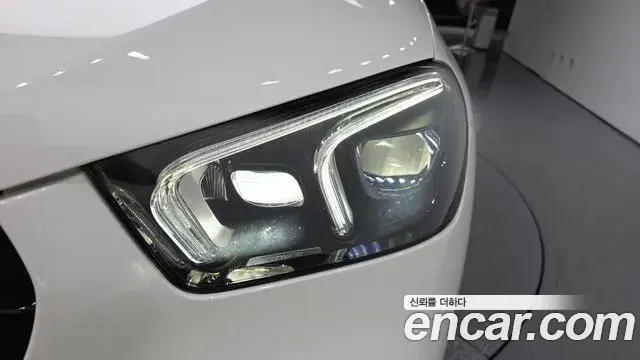 Mercedes-Benz GLE-Class 2023 — Photo 9/31