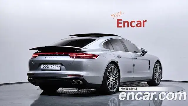 Porsche Panamera 2018 — Фото 2/20